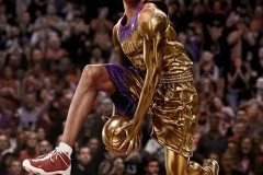 詹姆斯深夜抵达上海机场，球迷热烈欢迎NBA巨星詹姆斯到访