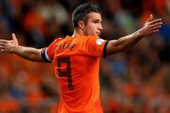 英超垫底球队惊人决定：续约主帅三年引争议