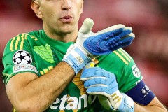 曼联转会市场新援加盟，新赛季展望与战术调整