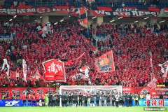 泰山队6-0复仇大胜对手，狂欢夜胜利喜悦中球员受伤